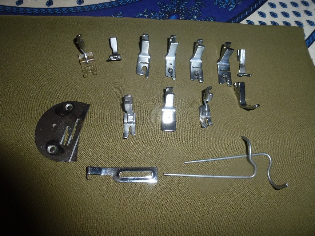 PIEDS DE BICHE BERNINA, Enlèvement ou Envoi, Utilisé, Bernina