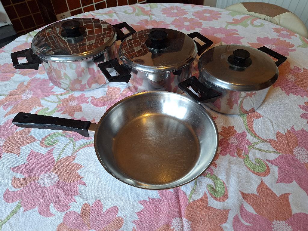 set pannen Demeyere, Huis en Inrichting, Keuken | Potten en Pannen, Ophalen, Inox, Keramische plaat, Pannenset