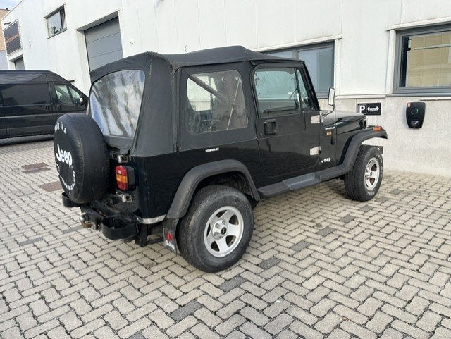 Jeep Wrangler 2500 in mooie staat, Auto's, 4 zetels, Stof, 110 kW, Zwart