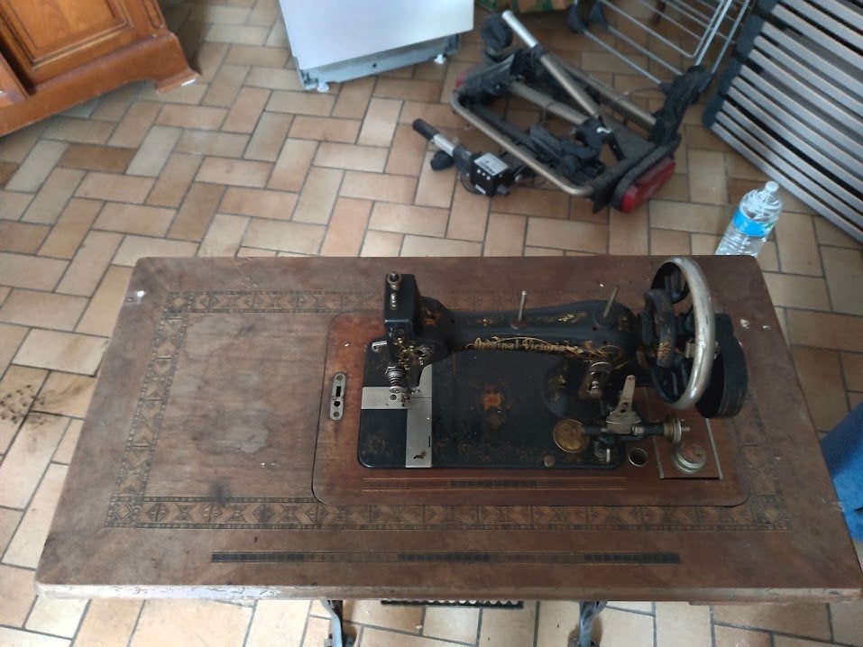 Oude naaimachine, Ophalen