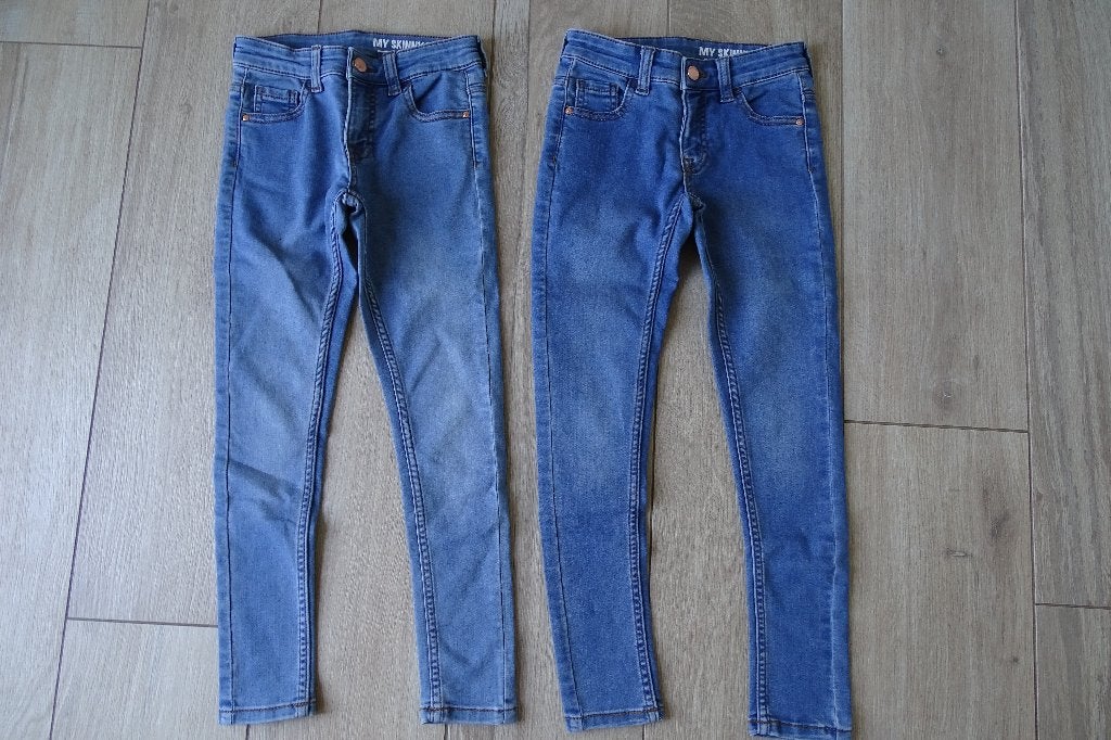 Set van 2 identieke jeansbroeken HEMA maat 128, Kinderen en Baby's, Broek, Gebruikt, Meisje, Ophalen of Verzenden