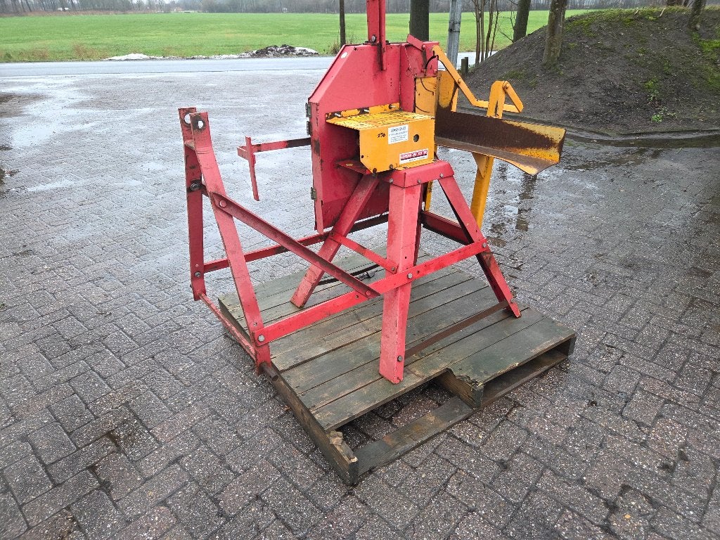 zaagmachine voor kachelhout voor achter de tractor, Ophalen