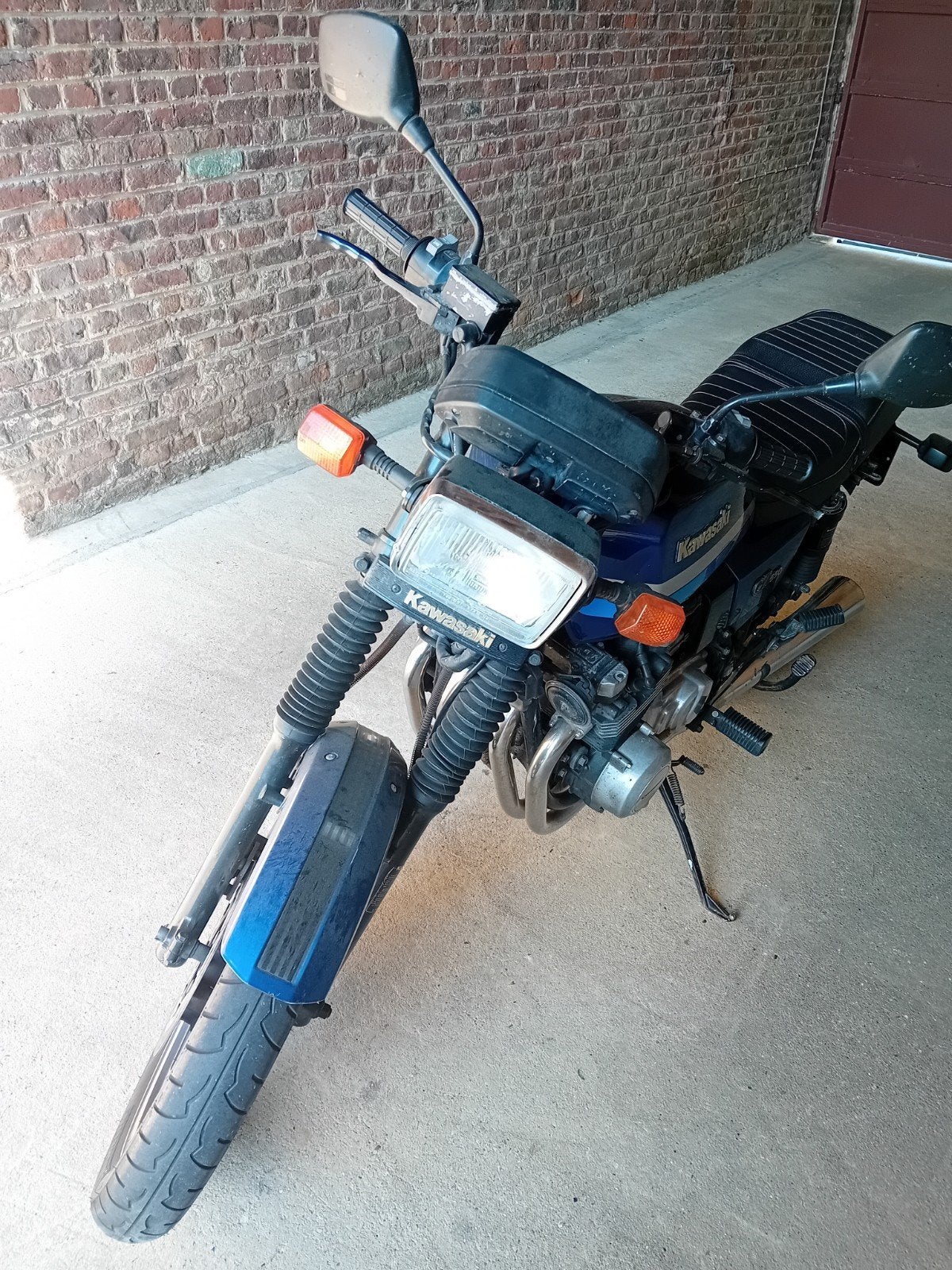 Av moto kawasaki GT 550