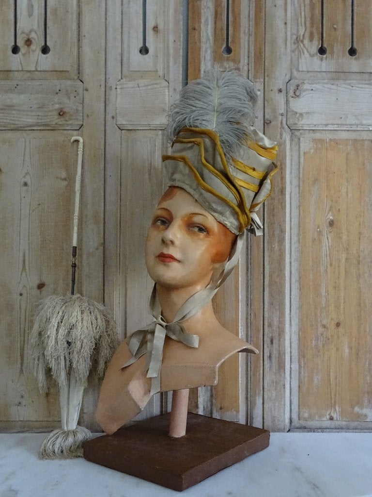Oud hoedenhoofd in papiermarché, Antiquités & Art, Antiquités | Vêtements et Textile, Enlèvement ou Envoi