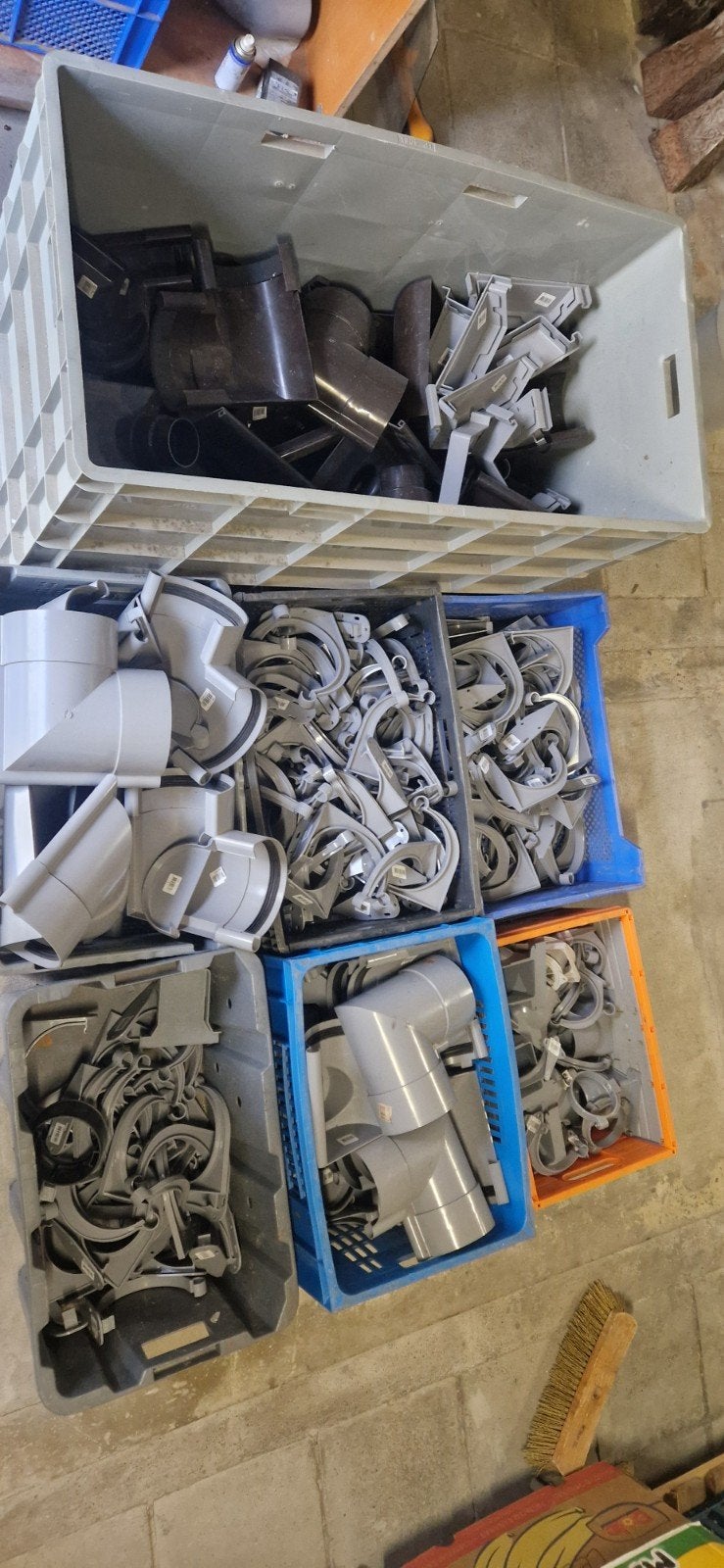 lot d'accessoires pour corniche et gouttière, Enlèvement