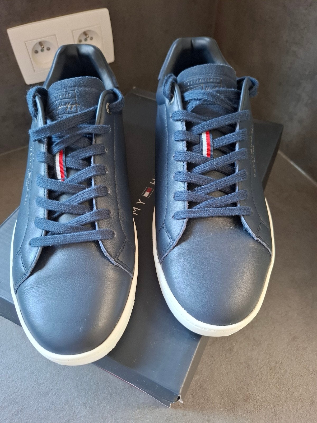 Sneakers Tommy Hilfiger maat 45, Blauw, Ophalen of Verzenden, Zo goed als nieuw, Sneakers