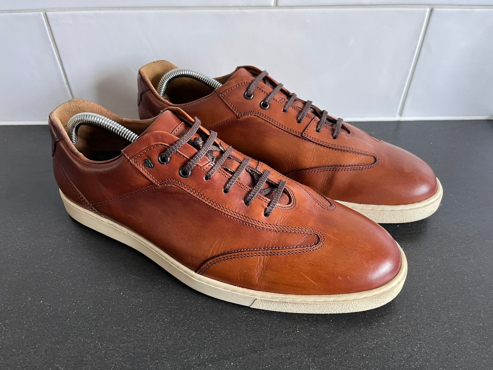 Van Bommel sneakers maat 9.5 / 43.5 H weinig gedragen, Kleding | Heren, Schoenen, Bruin, Ophalen of Verzenden, Zo goed als nieuw
