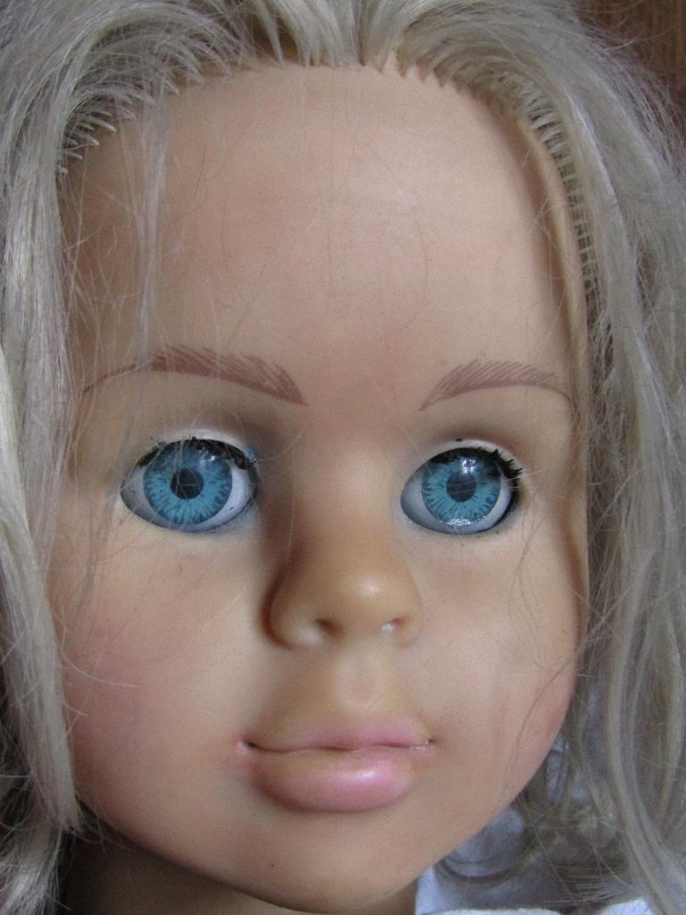 Tête à coiffer ancienne caoutchouc yeux dormeurs bleus, Enlèvement ou Envoi, Poupée