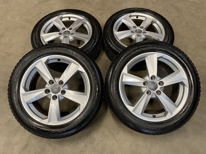 17 inch originele velgen + winterbanden Audi Q2  215 55 17 8, Auto-onderdelen, -, -, Banden en Velgen, 17 inch