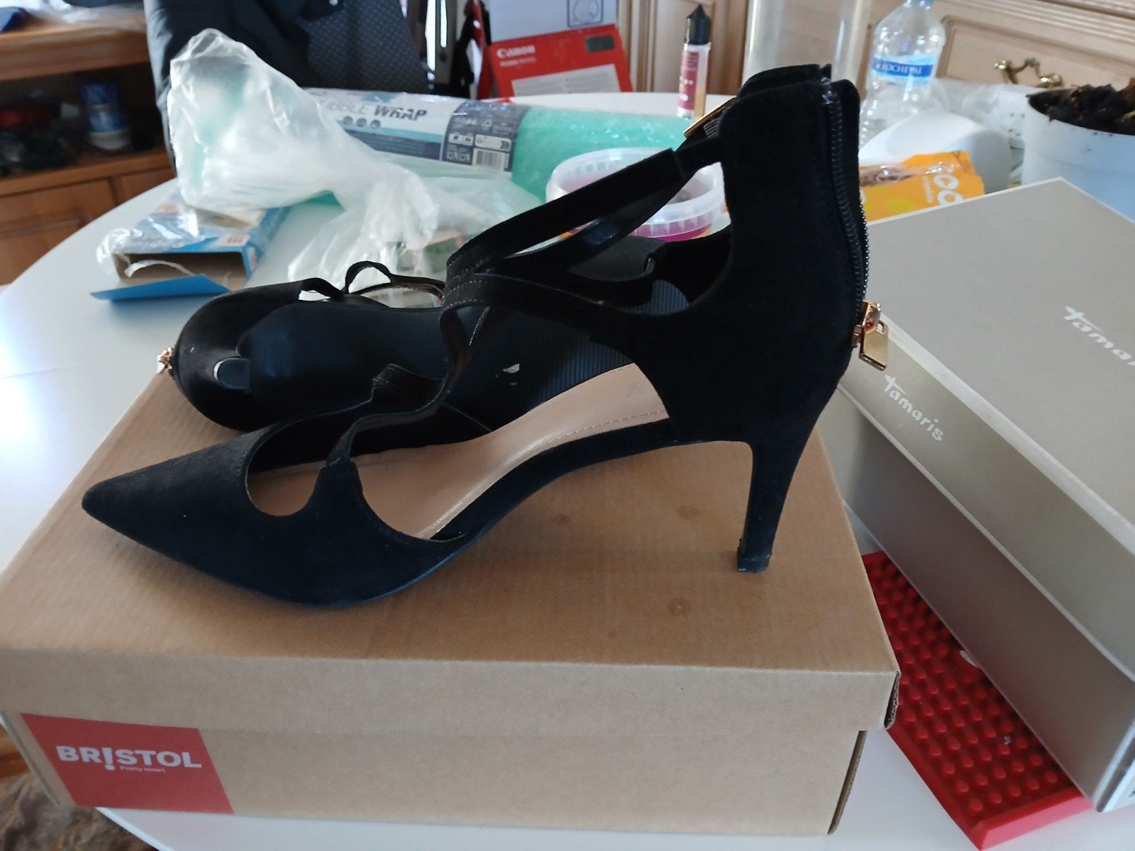 très belles chaussures jamais utilisees, Vêtements | Femmes, Neuf, Enlèvement ou Envoi, Chaussures à haut talons, Noir