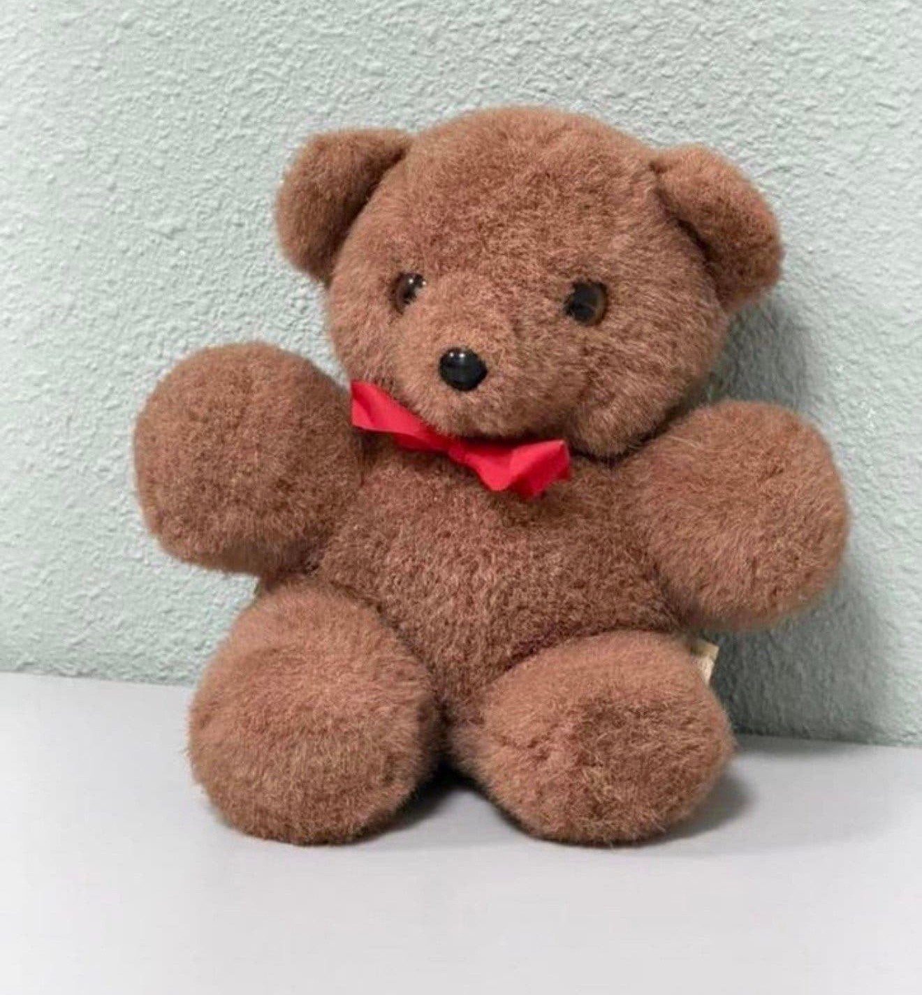 Vintage Bruin Teddybeertje – ca. 20 cm – Met Rode Strik, Ophalen of Verzenden, Zo goed als nieuw, Stoffen beer, Overige merken