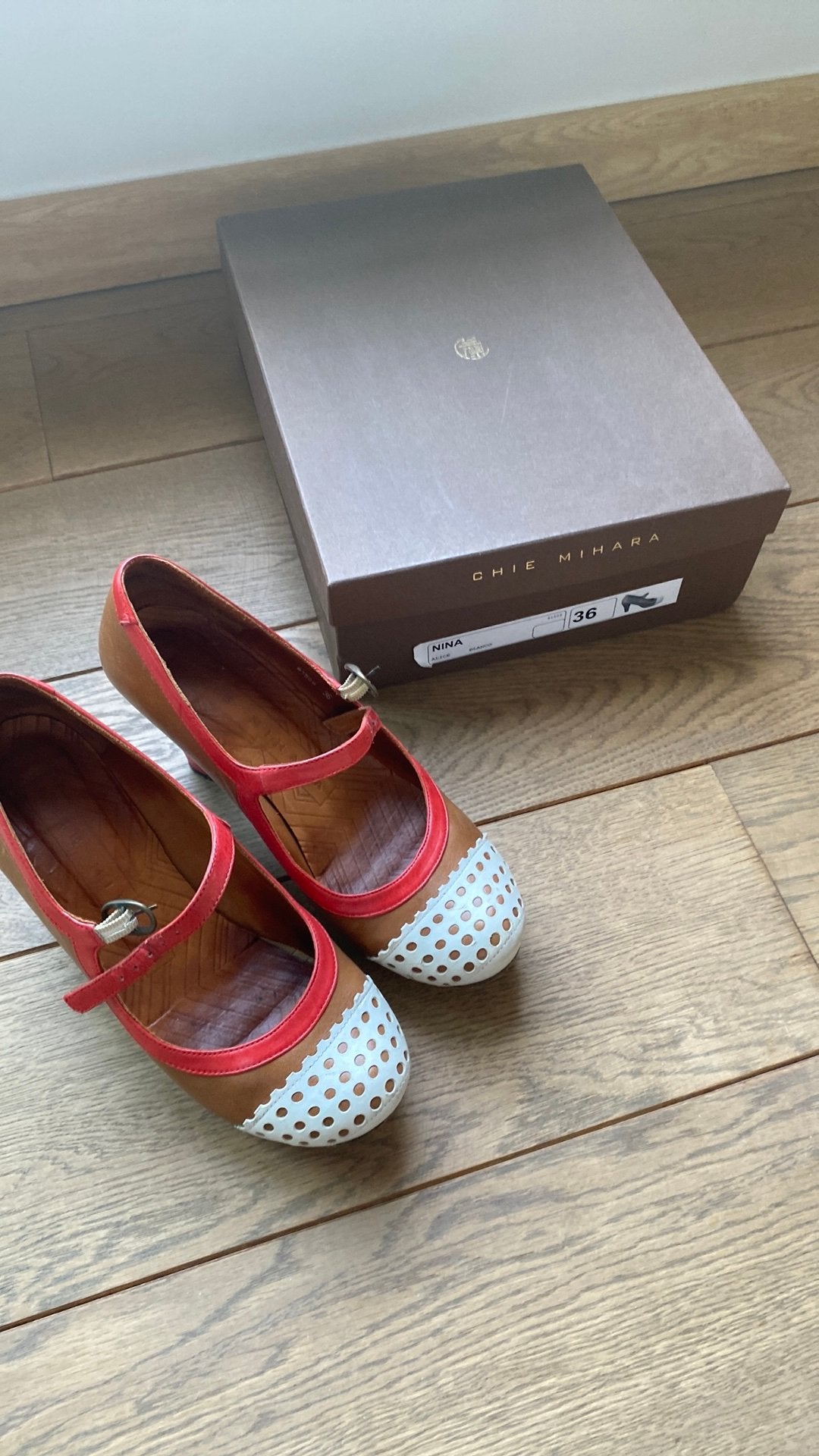 Chie Mihara 36, Kleding | Dames, Schoenen, Ophalen of Verzenden, Zo goed als nieuw, Bruin, Pumps