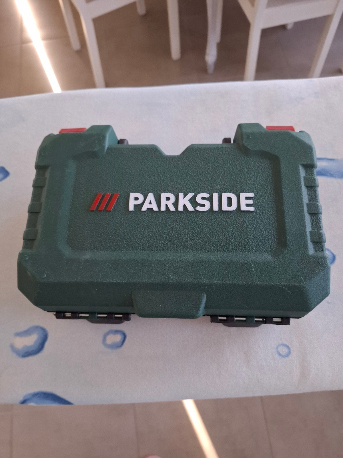 Accu schroevendraaier Parkside, Ophalen