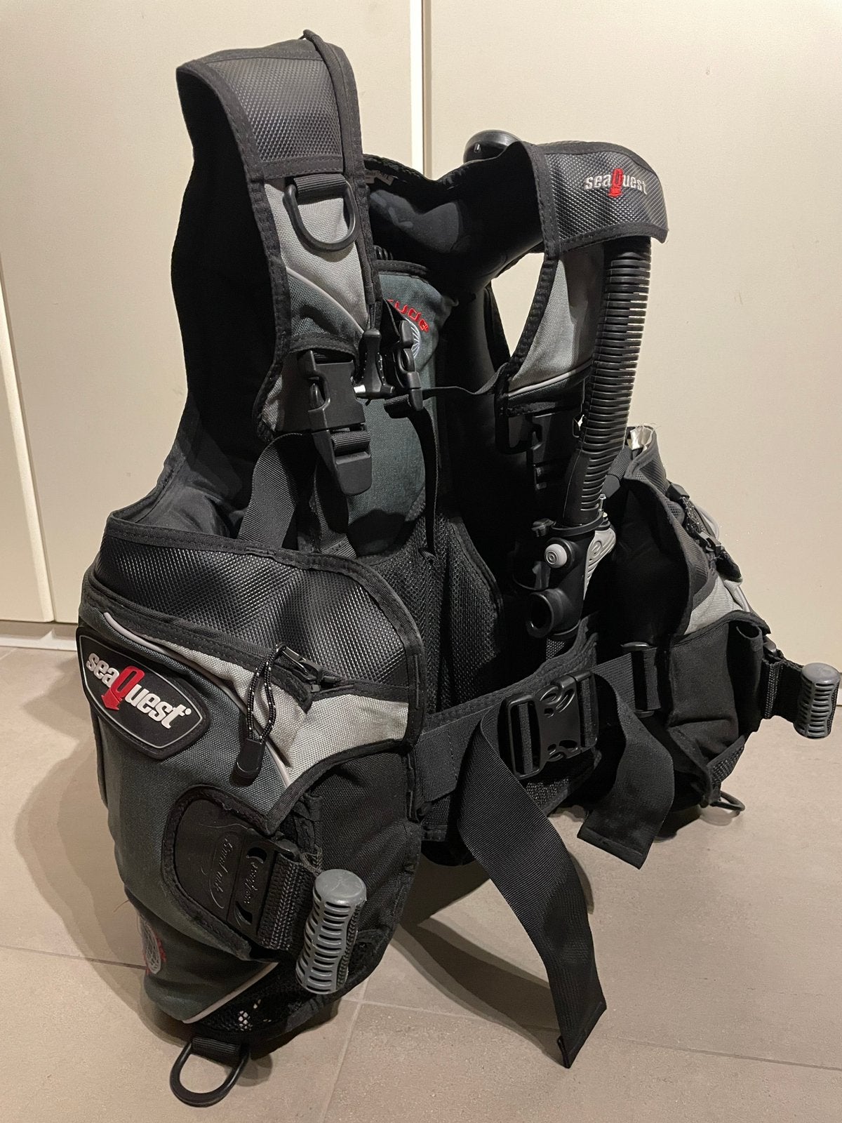 Gilet stab Seaquest/Apualung Latitude XLT , taille M/L, Sports nautiques & Bateaux, Enlèvement ou Envoi, Comme neuf, Gilet de stabilisation