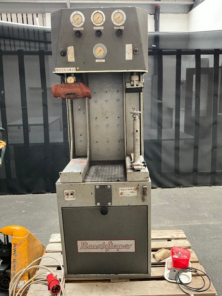 (Schoenen)pers met compressor, Ophalen