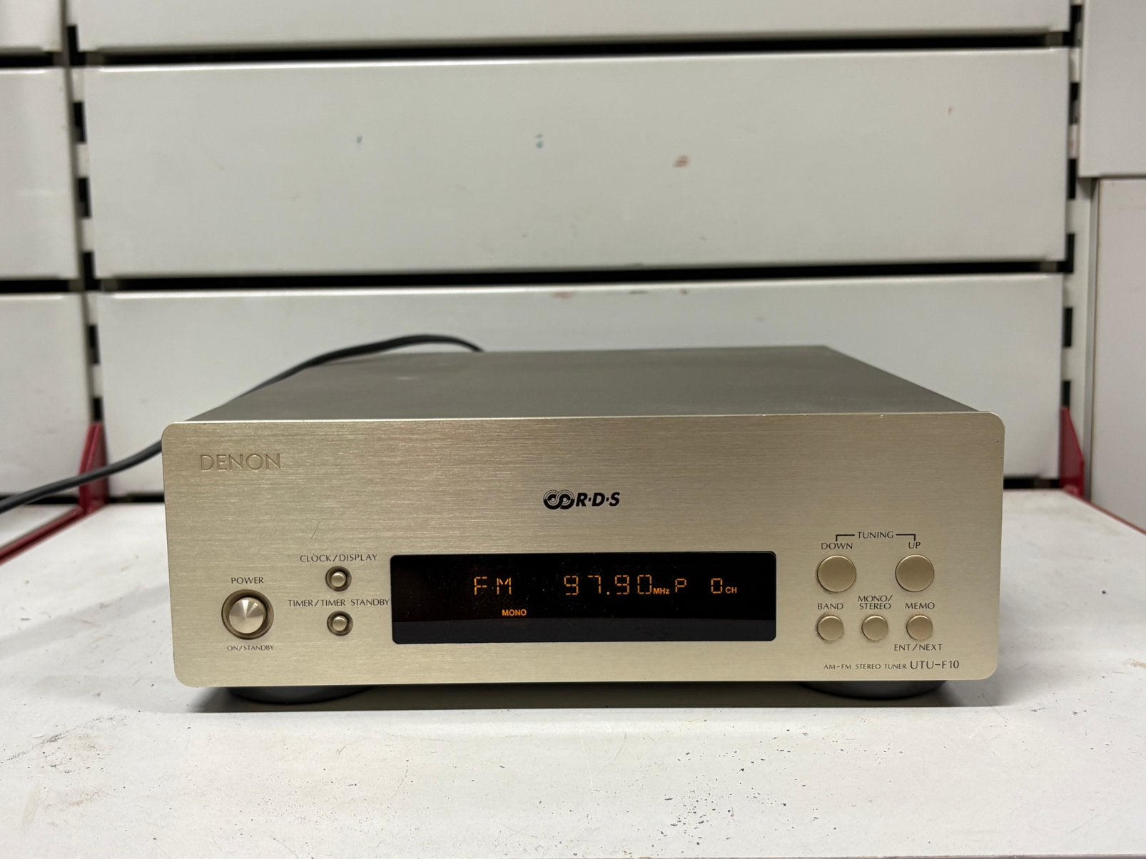Denon UTU-F10 AM/FM-radiotuner - Champagnefront, Audio, Tv en Foto, Tuners, Ophalen of Verzenden, Gebruikt