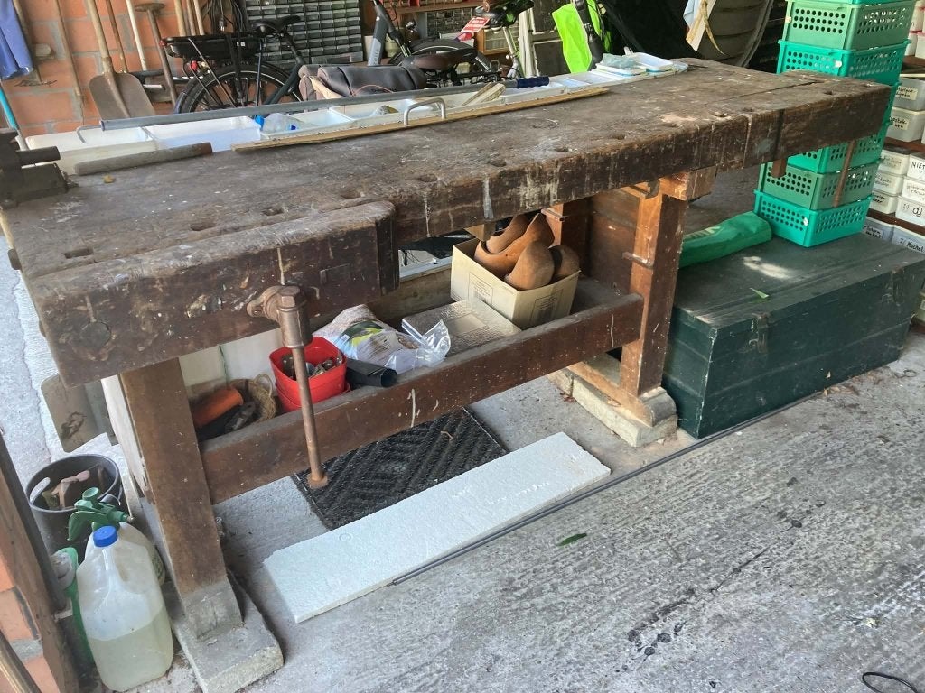 oude houten werkbank met bankschroef, Doe-het-zelf en Bouw, Werkbanken, Ophalen, Gebruikt, Bankschroef