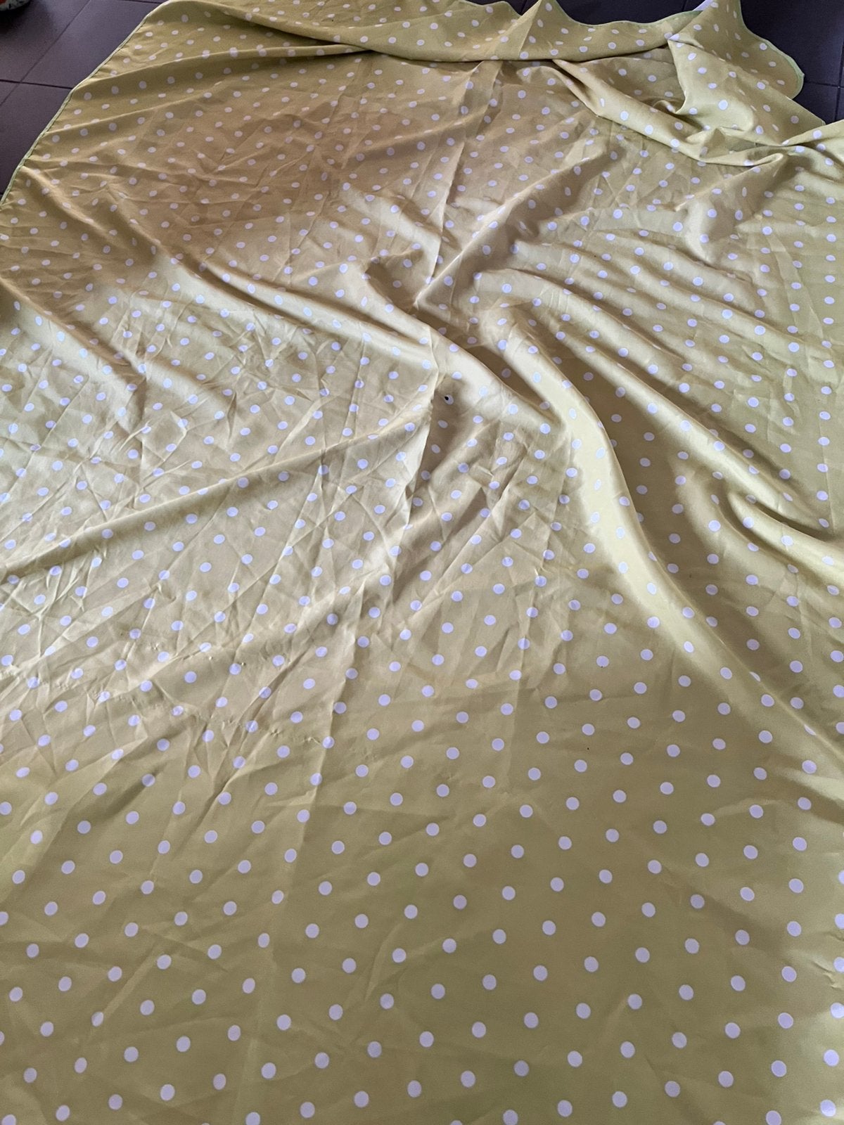 A donner grande nappe, Maison & Meubles, Cuisine | Linge de cuisine, Enlèvement, Utilisé