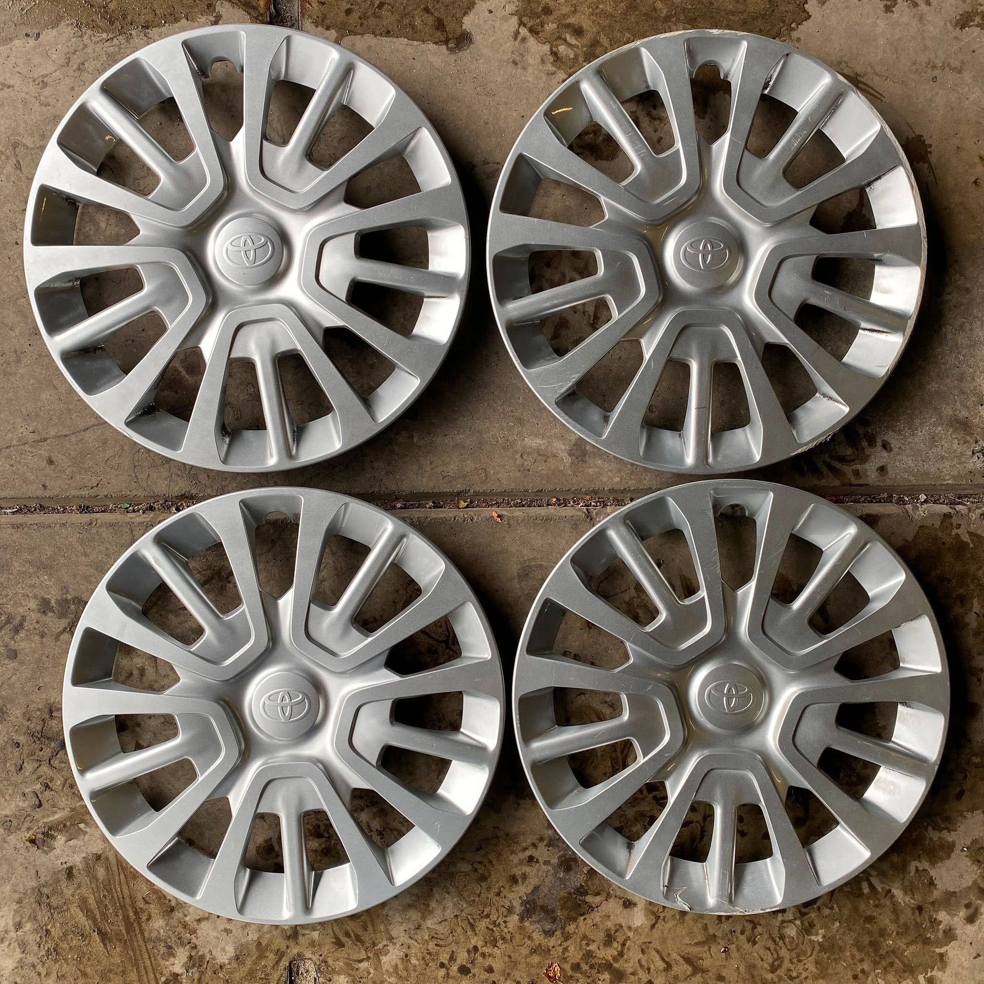 Wieldoppen Toyota Pro-Ace 9810850177 Set 16 inch 9814734477, -, Utilisé, -, -