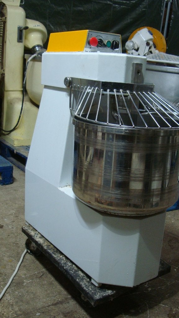 Pétrin spirale 40 Litres+ batteur 10L boulangerie bakkerij, Enlèvement, Utilisé, Boulangerie et Boucherie