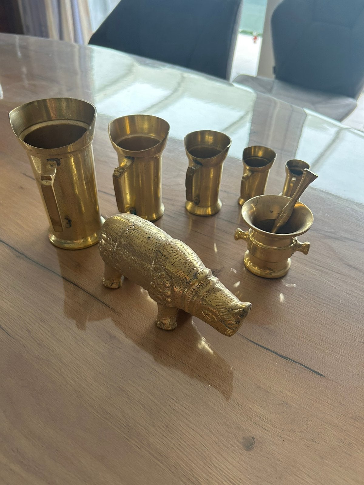 Cruches en cuivre, rhinocéros et cendrier, Enlèvement, Cuivre ou Bronze