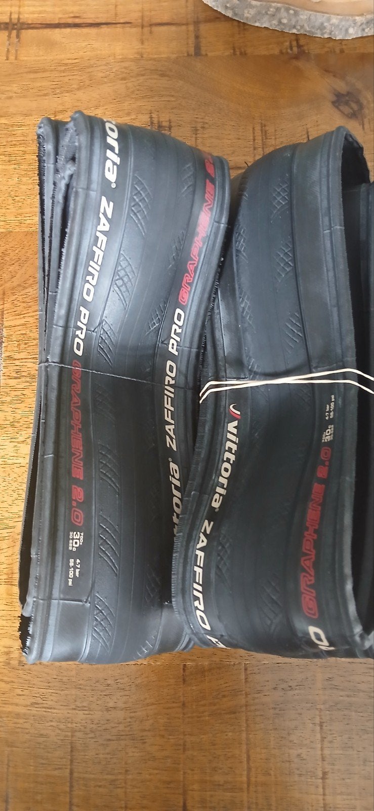 Pneus vélo route Vittoria Zaphiro 700x30 neufs, Enlèvement