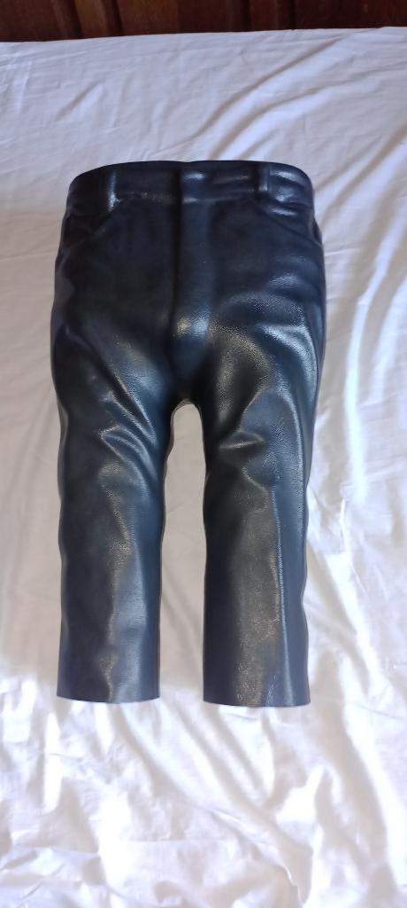 Broek van hard plastic, pop, pop of decor, Ophalen of Verzenden