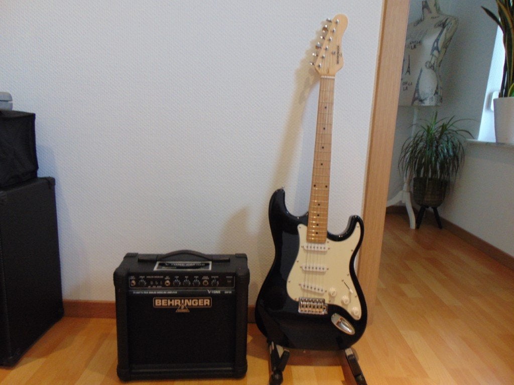 Gitaar Behringer + versterker Behringer V-Tone GM108 ., Musique & Instruments, Enlèvement, Neuf, Autres types