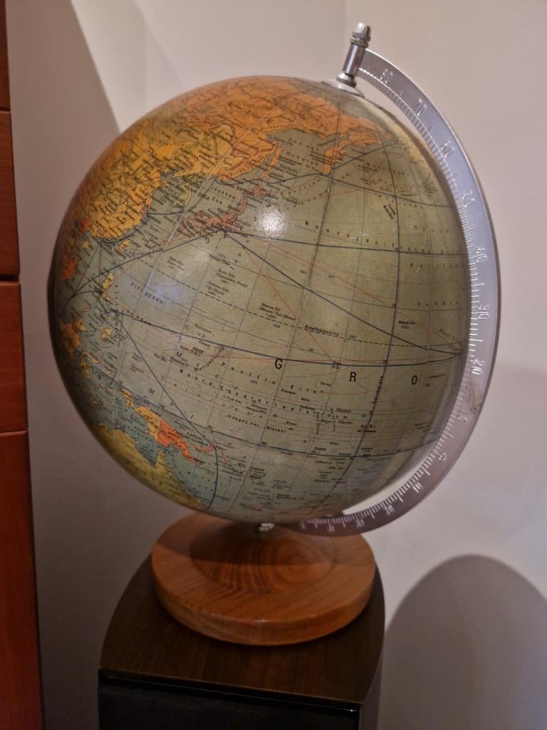 Vintage wereldbol met lichtje, Ophalen, Verlicht, Gebruikt