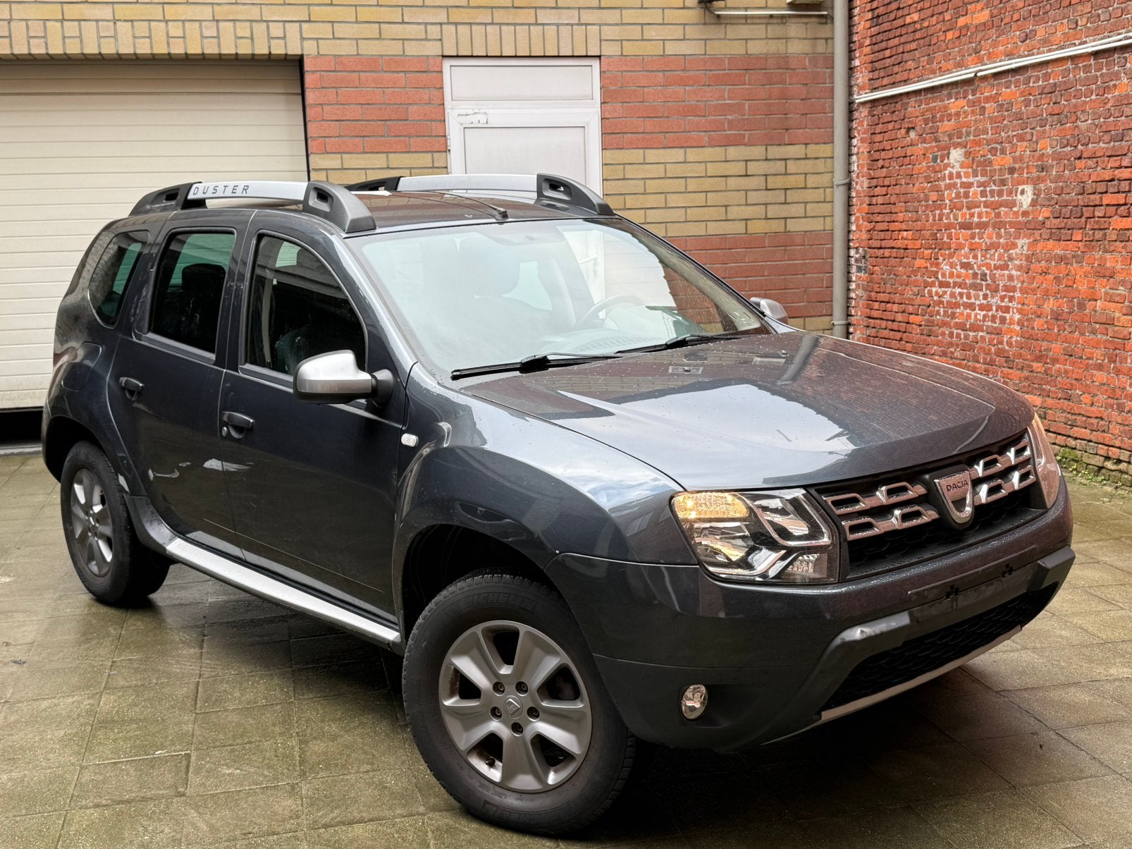 Dacia Duster 1.2i Essence Euro 5b 12/2014 2WD Cuir Clim Gps, Autos, Dacia, Achat, Duster, Noir, 5 portes