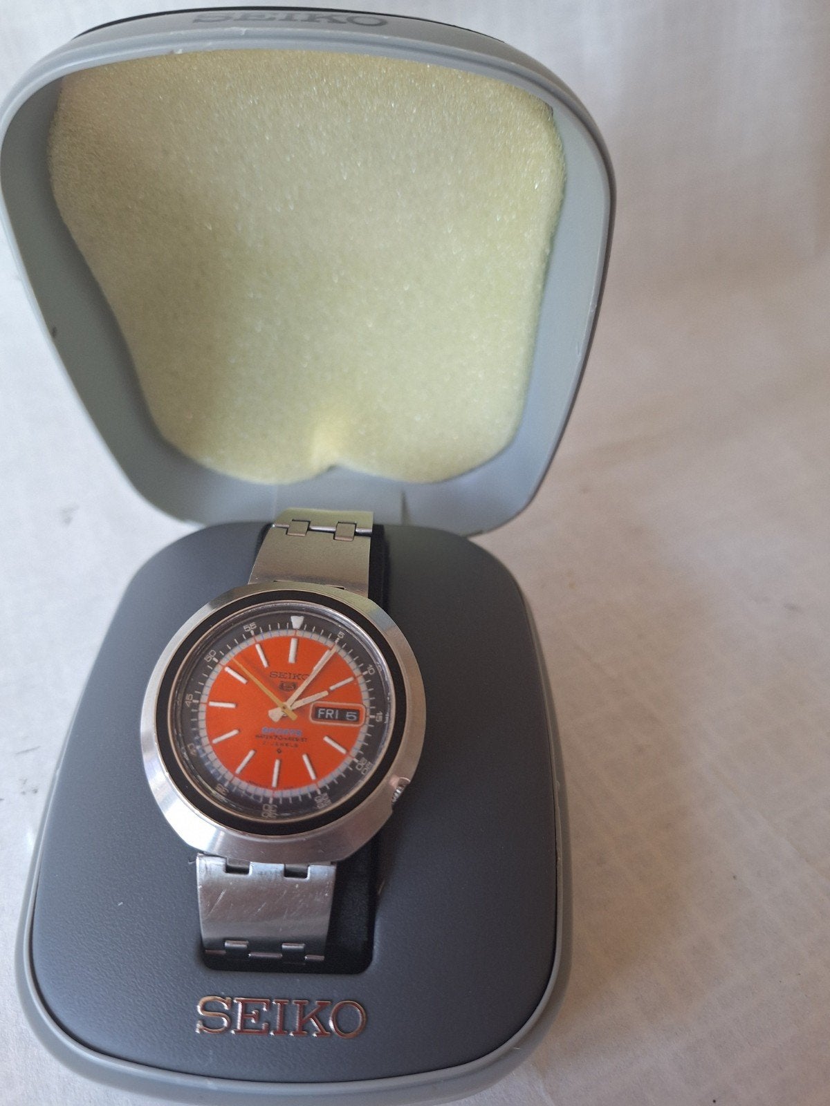 Seiko 5 Sports 'UFO' ref 6119-6400 avec cadran orange, Montre-bracelet, Seiko, Enlèvement ou Envoi, Acier
