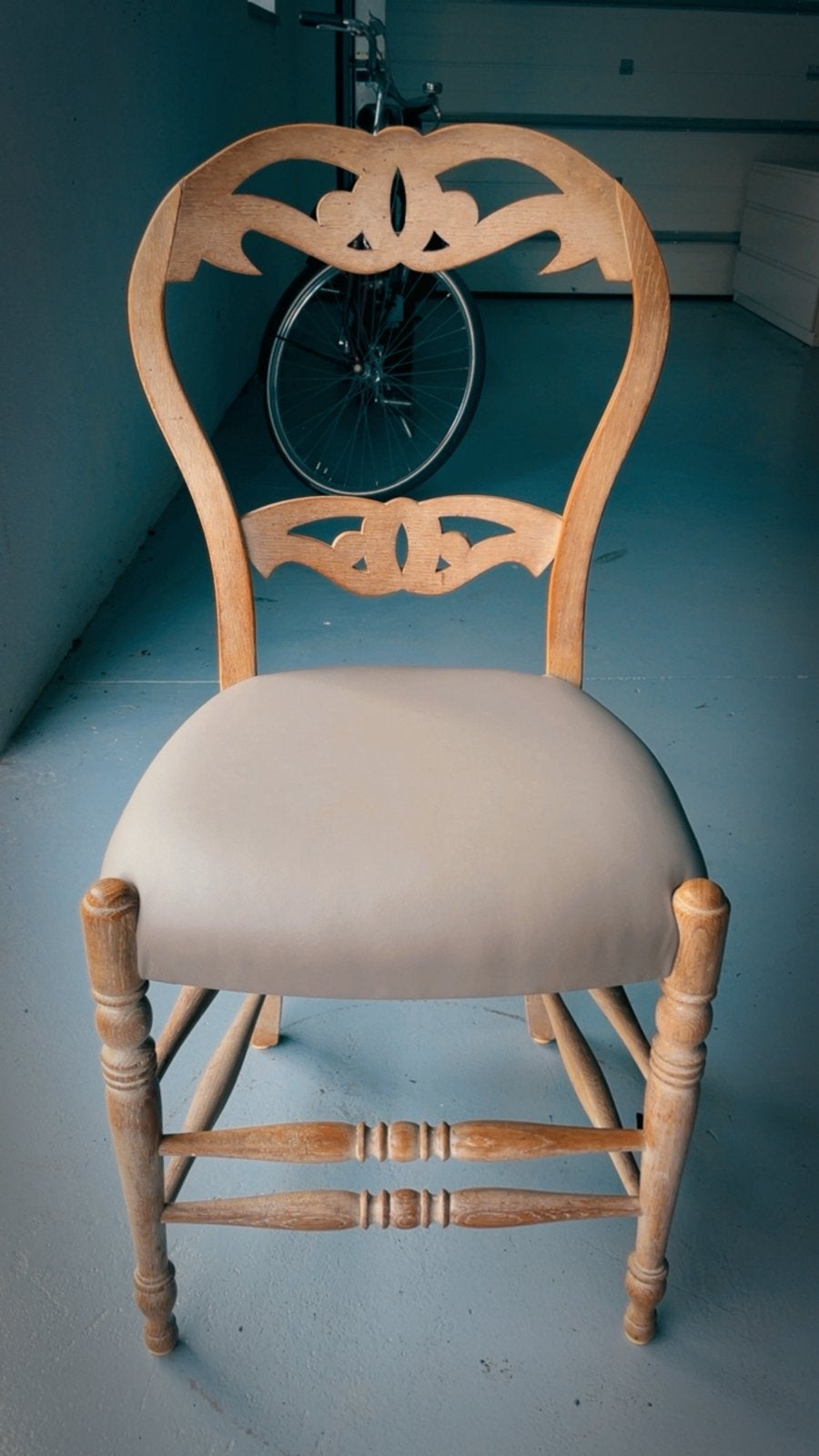 Lot de 4 chaises vintage en bois massif – Très bon état, Ophalen