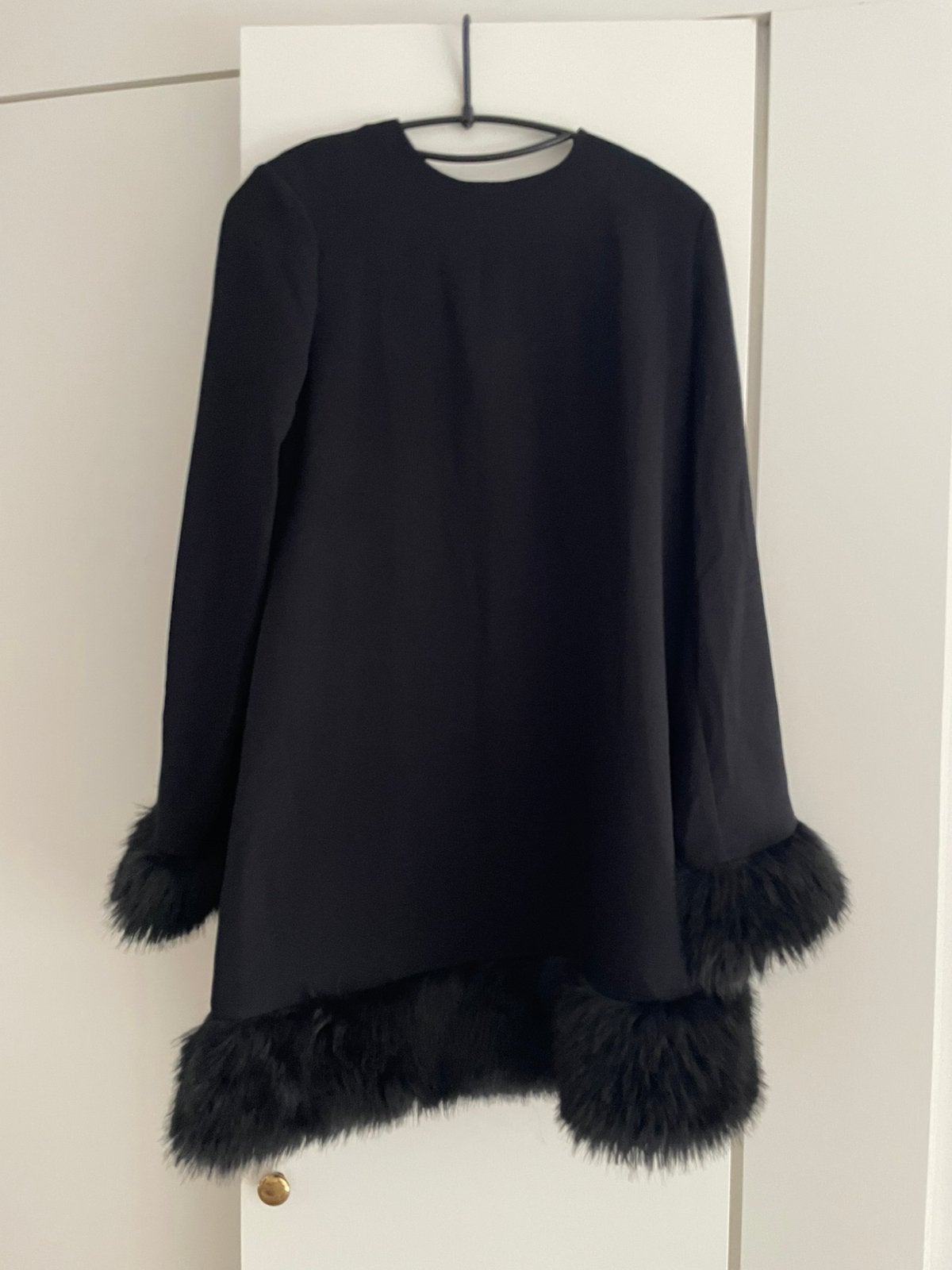 Robe courte noire avec fausse fourrure H&M - Taille XS, Vêtements | Femmes, Enlèvement, Comme neuf, Noir