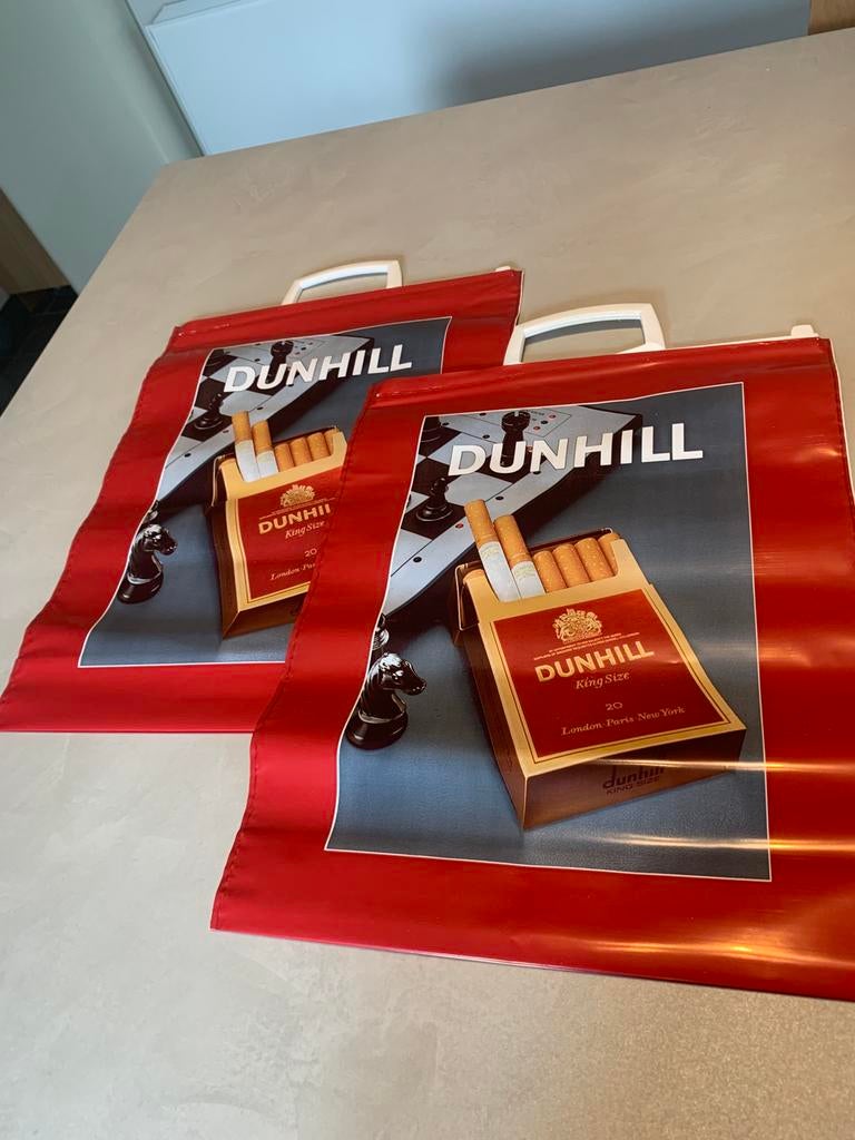 2 x sacs plastique Dunhill King Size London Paris, Collections, Articles de fumeurs, Briquets & Boîtes d'allumettes, Enlèvement ou Envoi