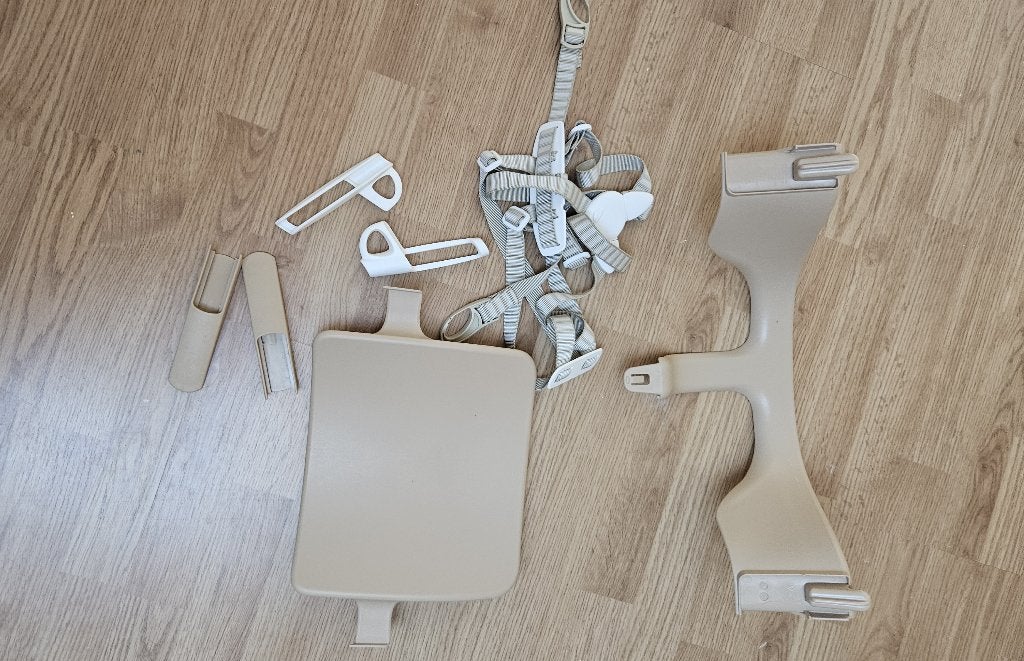 Stokke Tripp Trapp babyset + 5-punts harnas, Ophalen, Zo goed als nieuw, Meegroeistoel, Gordel(s)