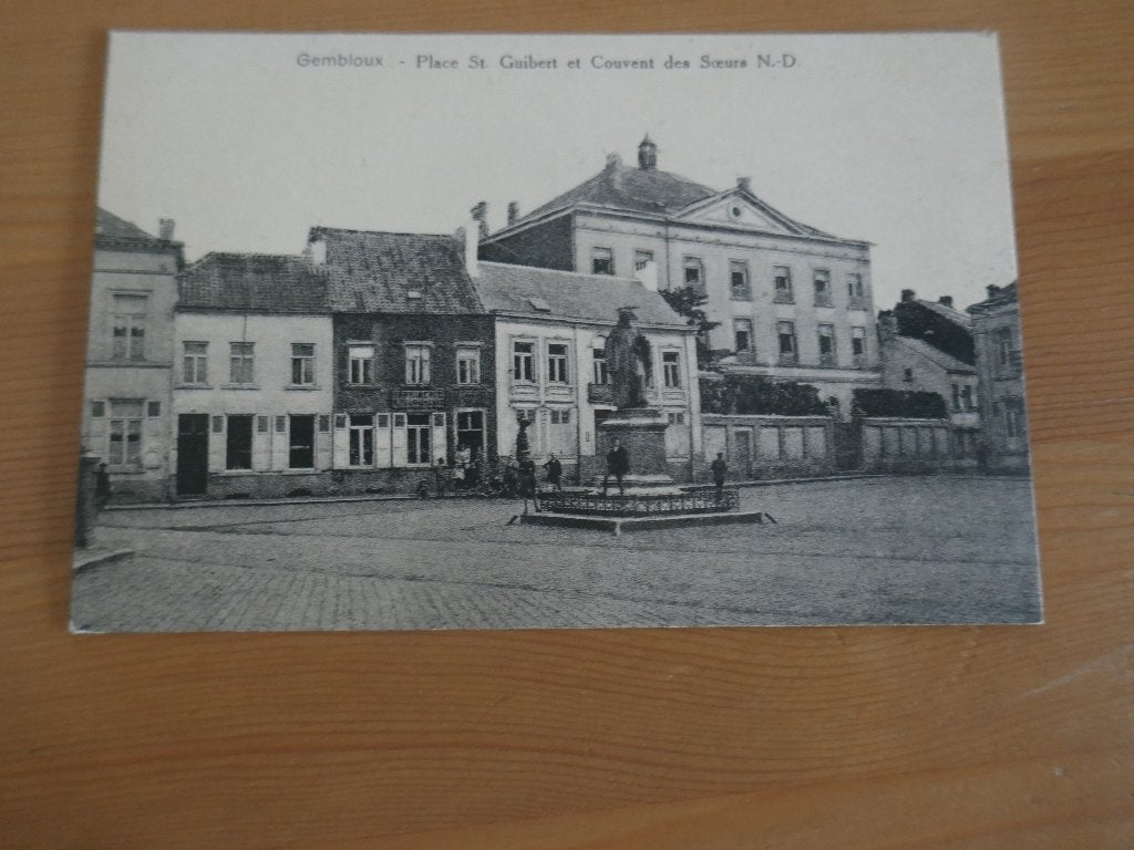 Gembloux place Saint-Guibert et couvent des Soeurs ND, Enlèvement ou Envoi, Non affranchie, Namur