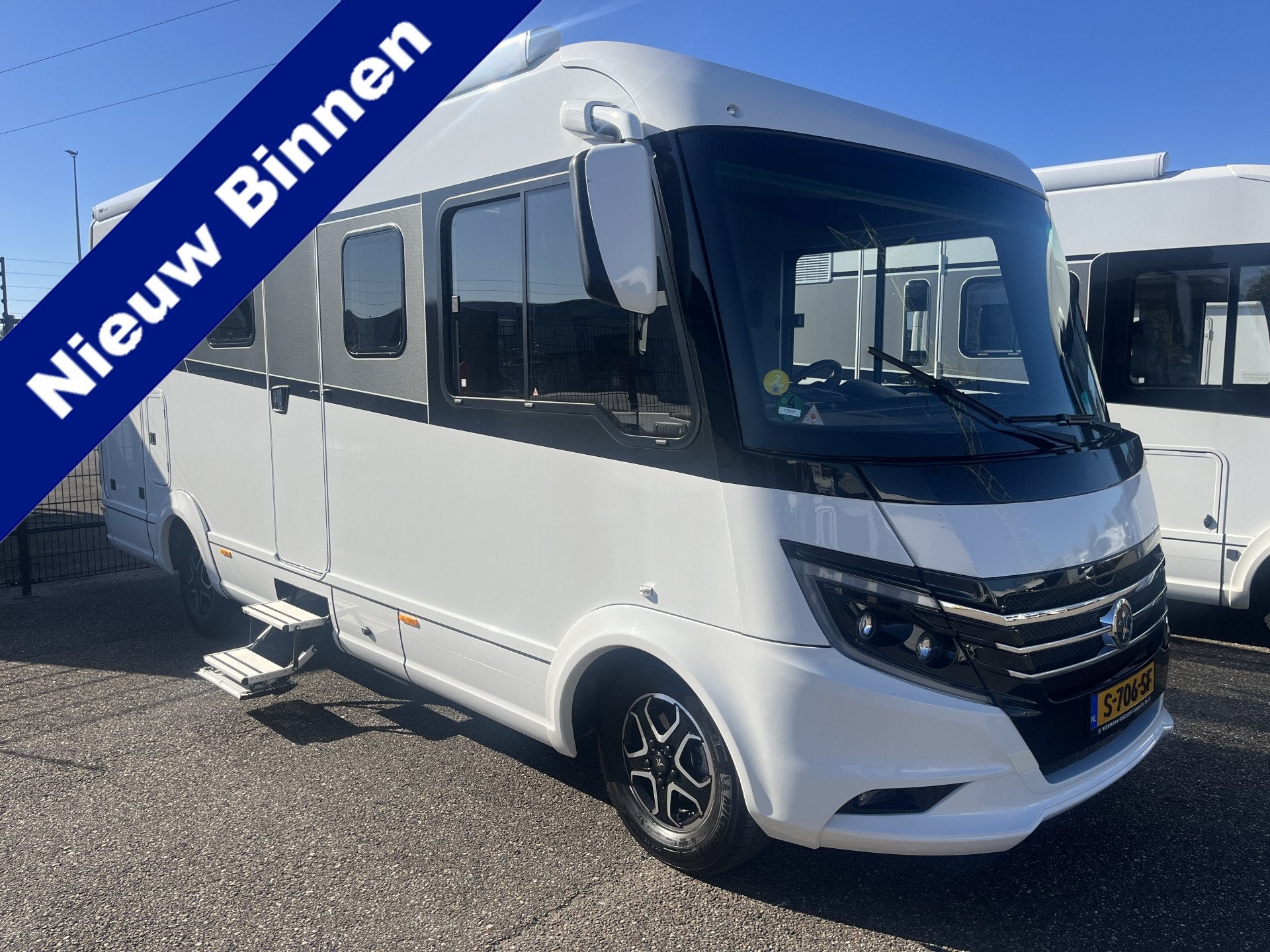 NIESMANN BISCHOFF ISMOVE 6.9E Aut 5-persoons Levelsysteem, Caravanes & Camping, Camping-cars, Jusqu'à 4, Diesel, Automatique, 6 à 7 mètres