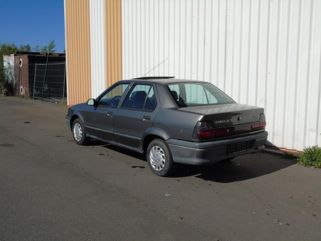 Renault 19 Sedan Benzine. Oldtimer., Voorwielaandrijving, 4 deurs, Stof, Renault