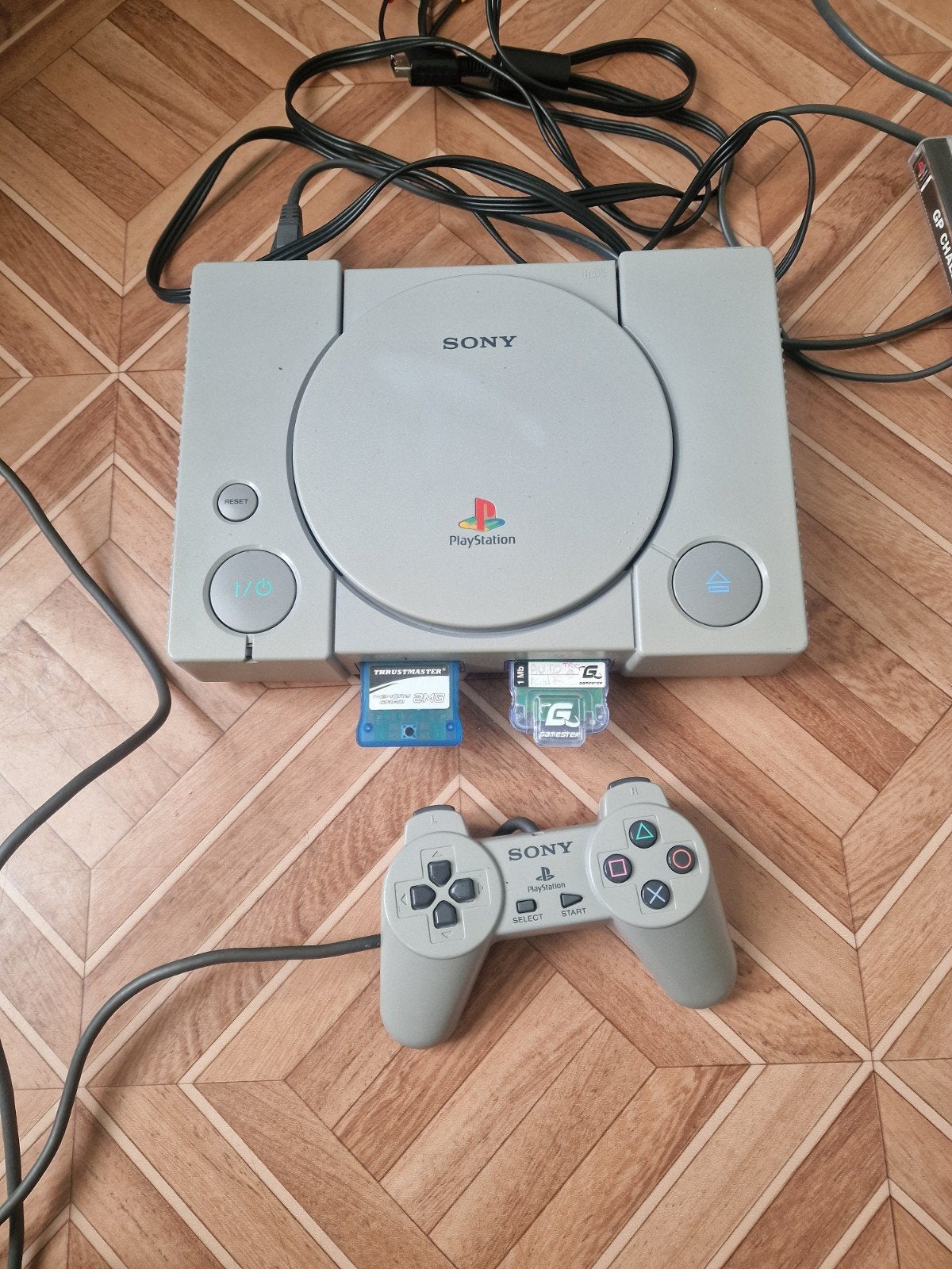 PlayStation 1 pucée avec manette, cartes memoire et, Consoles de jeu & Jeux vidéo, Enlèvement ou Envoi