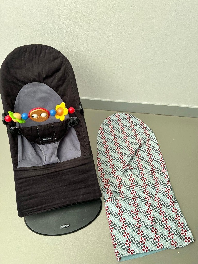 BabyBjorn wipper/relax/transat met speelboog en overtrek, Kinderen en Baby's, Ophalen, Wipstoel, Overige merken, Met gordel(s) of riempje(s)