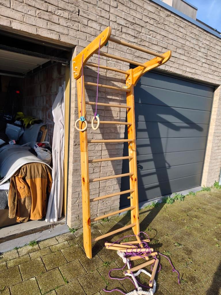 zweedse muur voor kinderen, Ophalen