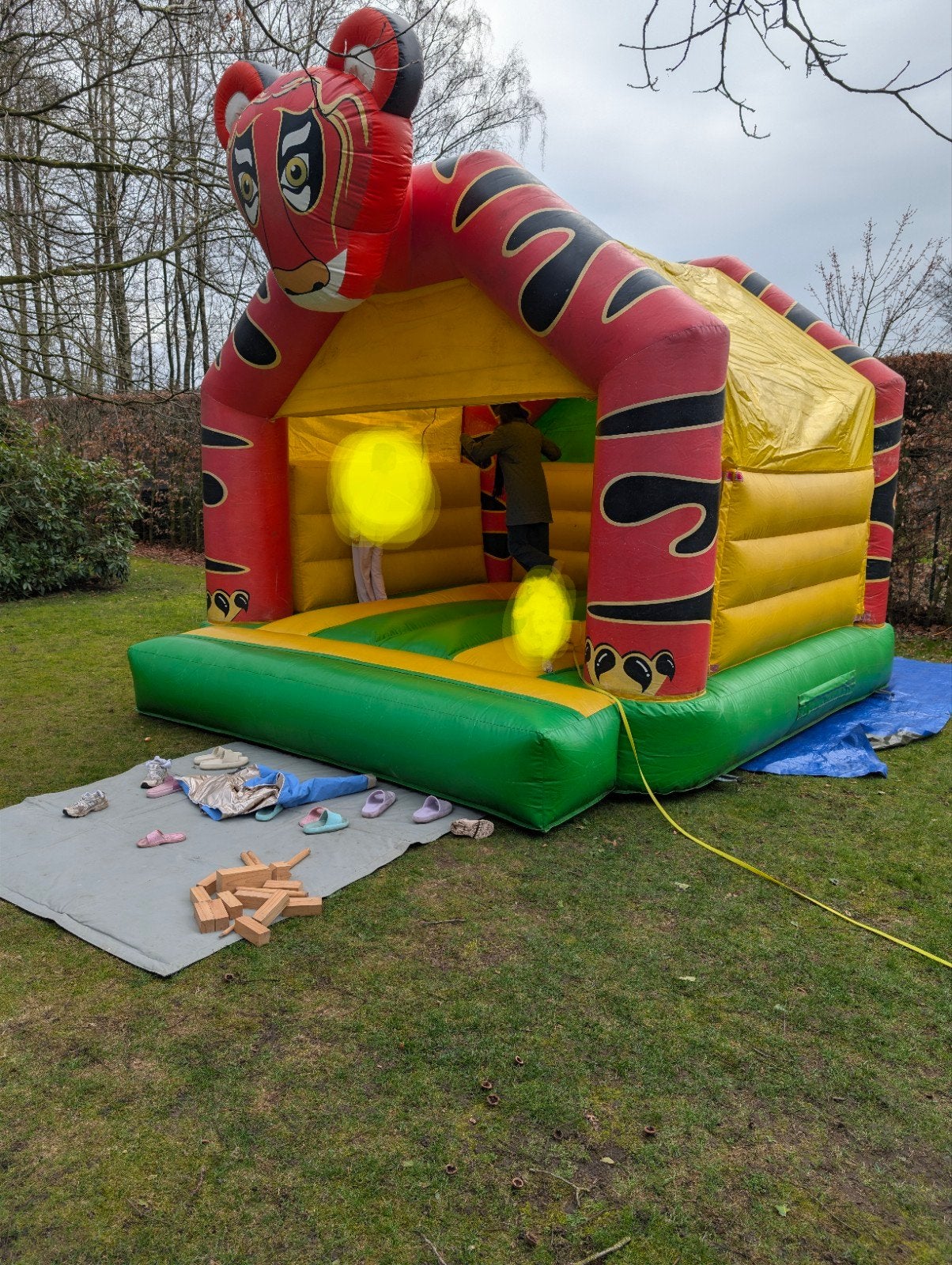 springkasteel met dak +blower nieuw!!!, Enlèvement, Comme neuf