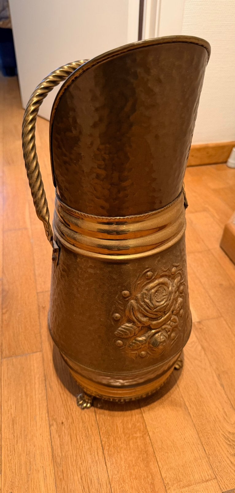 Klassieke koperen kolenkit / paraplubak met rozenreliëf, Antiek en Kunst, Ophalen, Koper