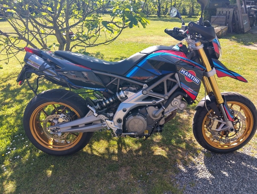 Aprilia Dorsoduro, Motos, Particulier