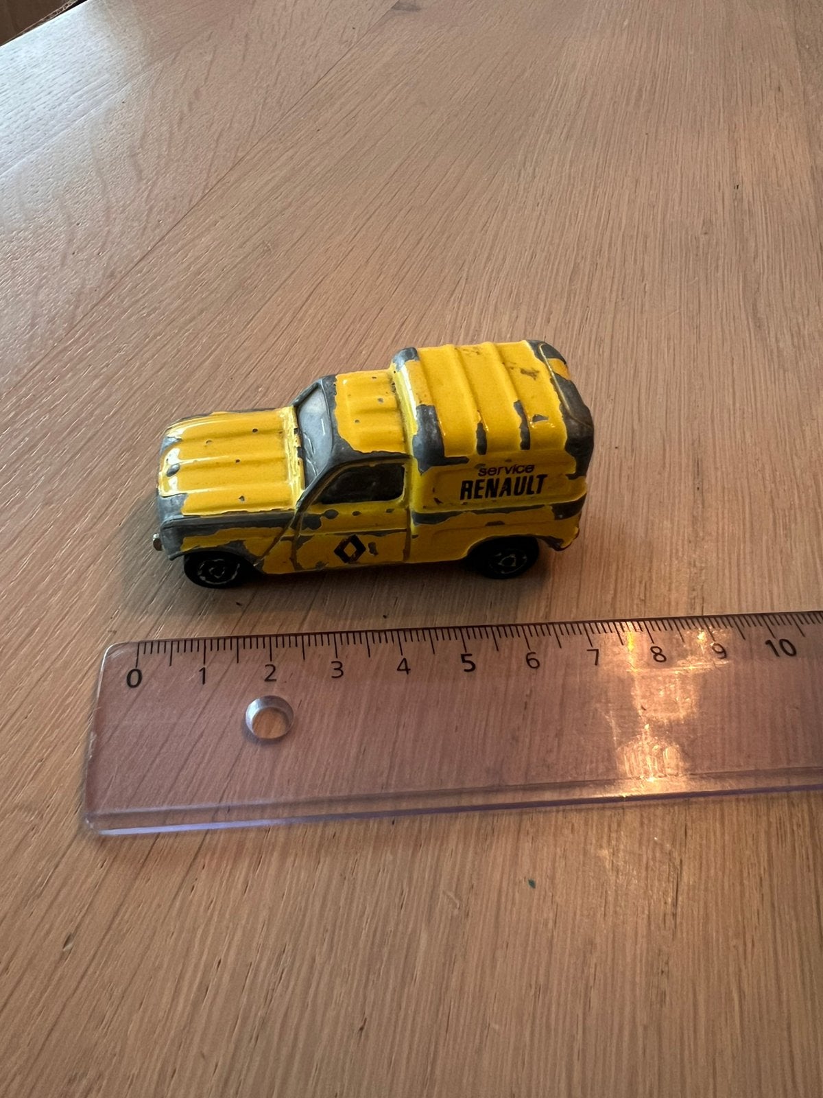 Renault 4 l, Hobby & Loisirs créatifs, Voitures miniatures | 1:50, Enlèvement ou Envoi, Comme neuf, Majorette