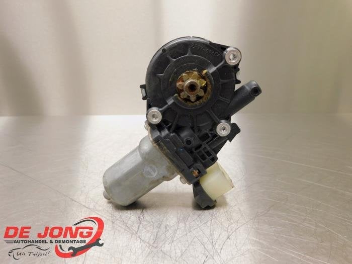 Moteur de vitre portière d'un Mitsubishi L200, -, 3 mois de garantie, Utilisé, Mitsubishi