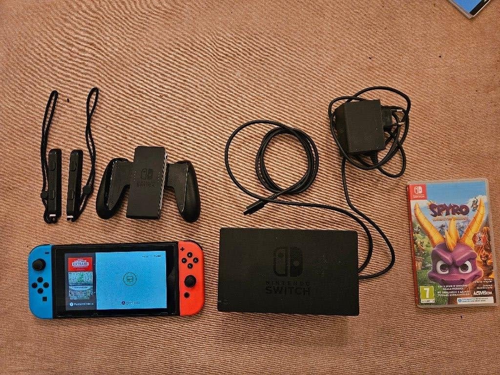 Nintendo Switch v.2 incl. Spyro Reignited Trilogy, Ophalen of Verzenden, Zo goed als nieuw