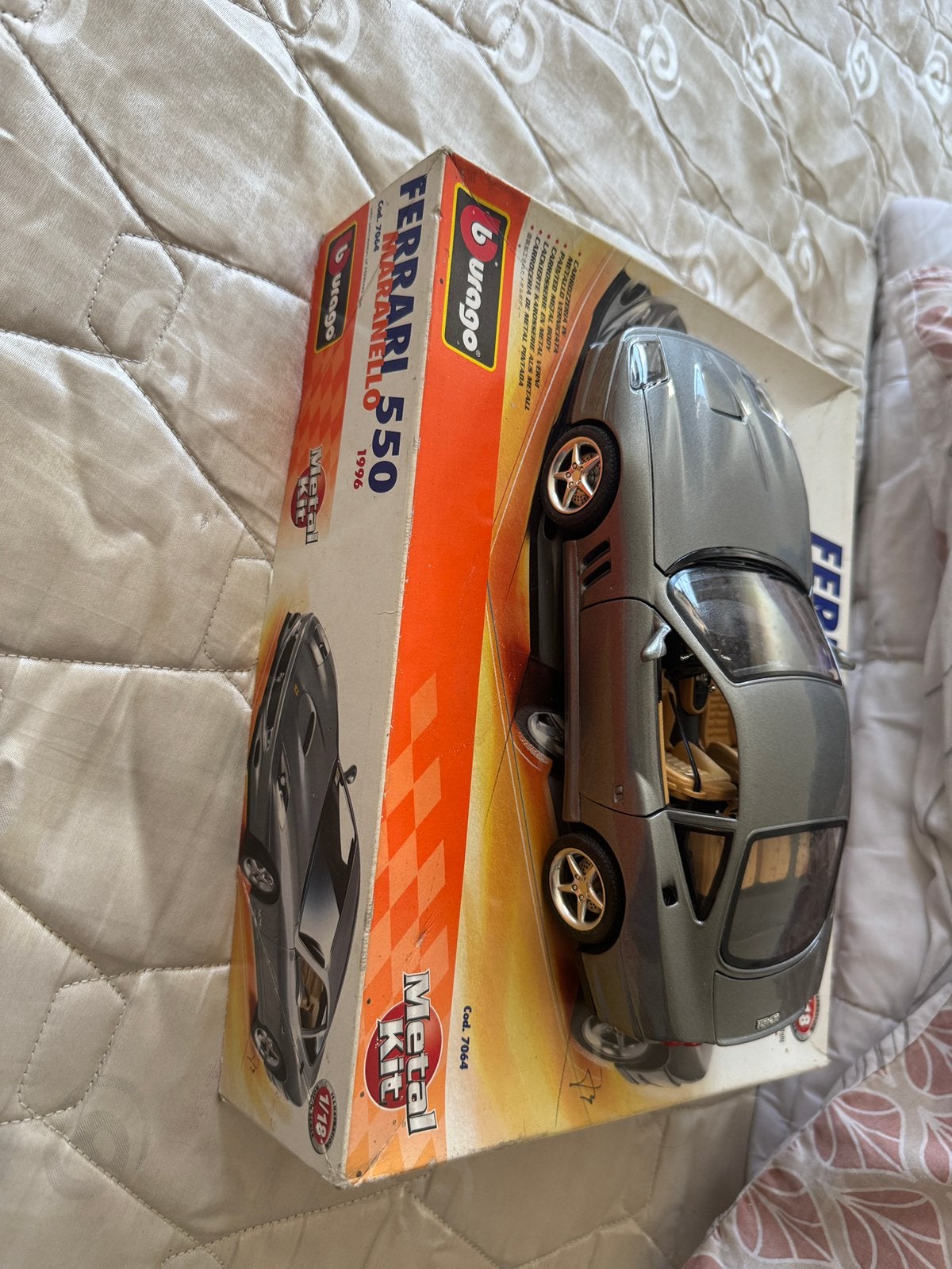 Urago Ferrari maranello 550 1/18, Hobby & Loisirs créatifs, Modélisme | Voitures & Véhicules, Enlèvement ou Envoi, Comme neuf
