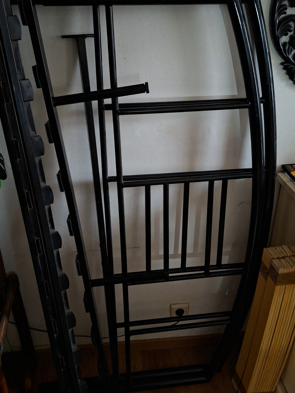 A donner gratuit lit 2 personnes métal noir sommier matelas, Maison & Meubles, 210 cm, Enlèvement, Métal, Noir