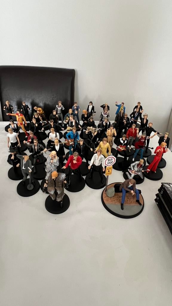 Figurines Johnny Hallyday et livres collections originales., Hobby & Loisirs créatifs, Enlèvement, Comme neuf, Figurine(s)